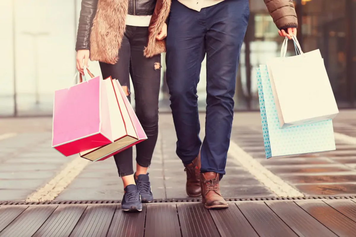 Couple walking with shopping bags