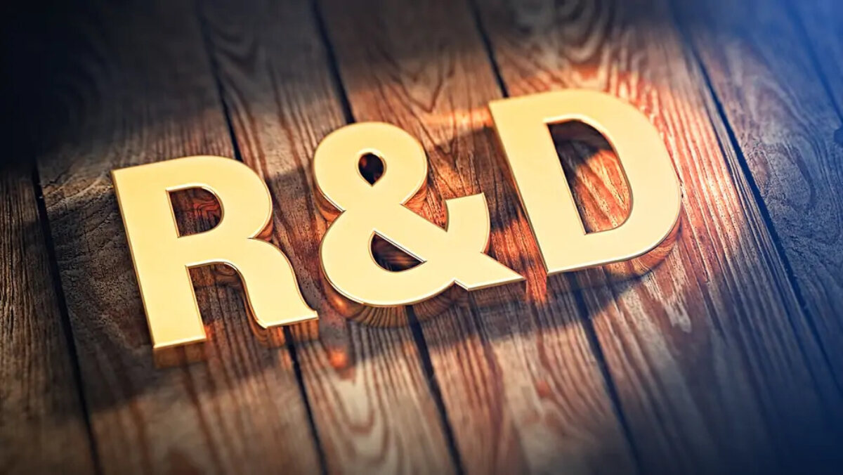 3D R&D in gold letters sitting on wood