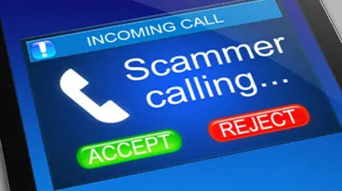 Mobile phone screen showing incoming scammer call