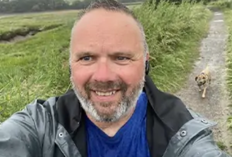 Selfie of John Moffat, CEO of Benson Wood & Co Chartered Accountants, walking with dog for charity and wearing Scottish Huntington's Association t-shirt